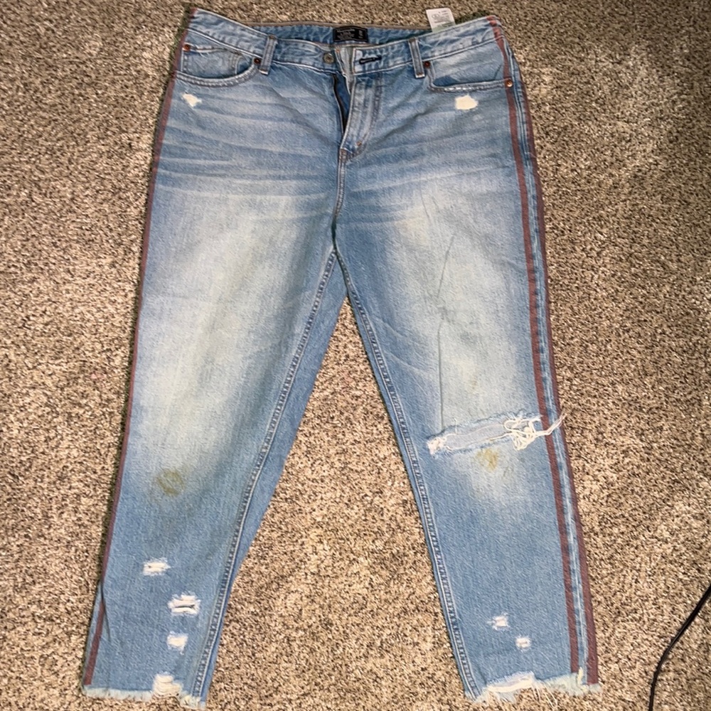 Abercrombie and Fitch mom jeans